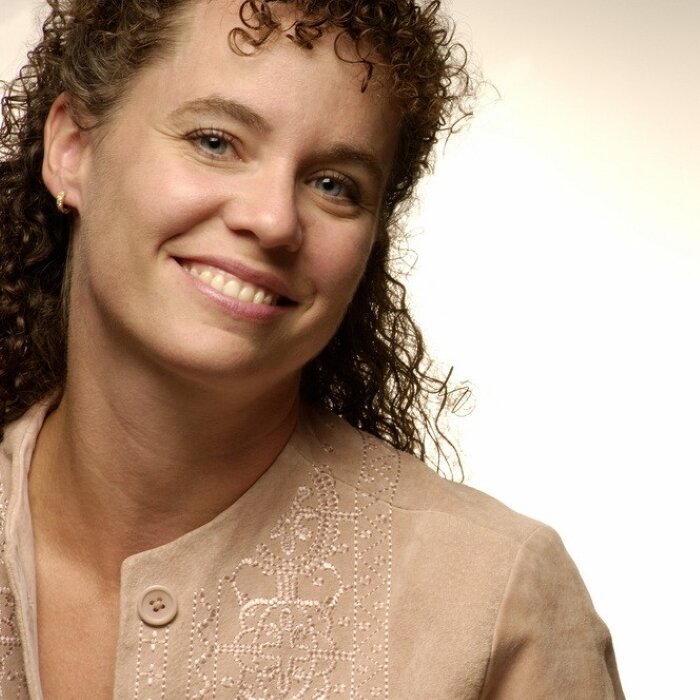 Mlada žena s osmjehom