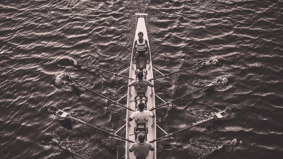 Fotografija prikazuje veslački tim