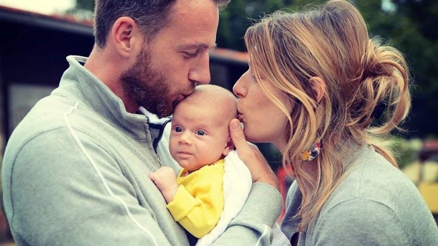 Fotografija roditelja s bebom