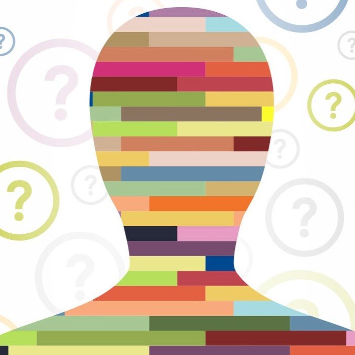 crtež ljudske glave s trakama raznih boja