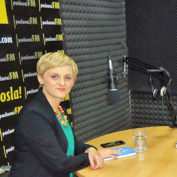 Puškarić sjedi u studiju i objašnjava zašto je važno doći do najboljih ljudi