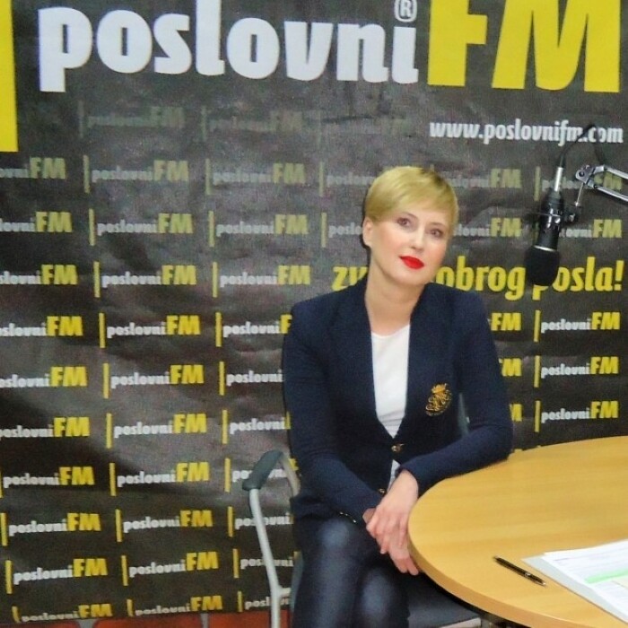 Adriana objašnjava važnost suradnje u cijelom poduzeću